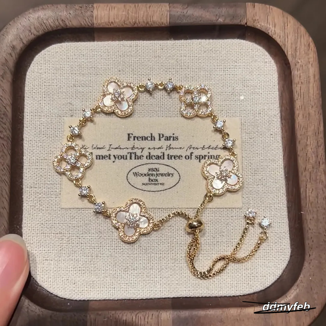 Zircon Rhombus Hollow Flower Bracelet Light High-End Fashion Simple Noble Temperament Jewelry For Women ddmyFeb