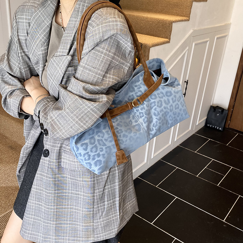 Luxury Brand Designer Bag New Women's Bag Casual Commuting High-Value Retro Large Capacity Tote Bag Women 2025 New Single Shoulder Underarm Bag