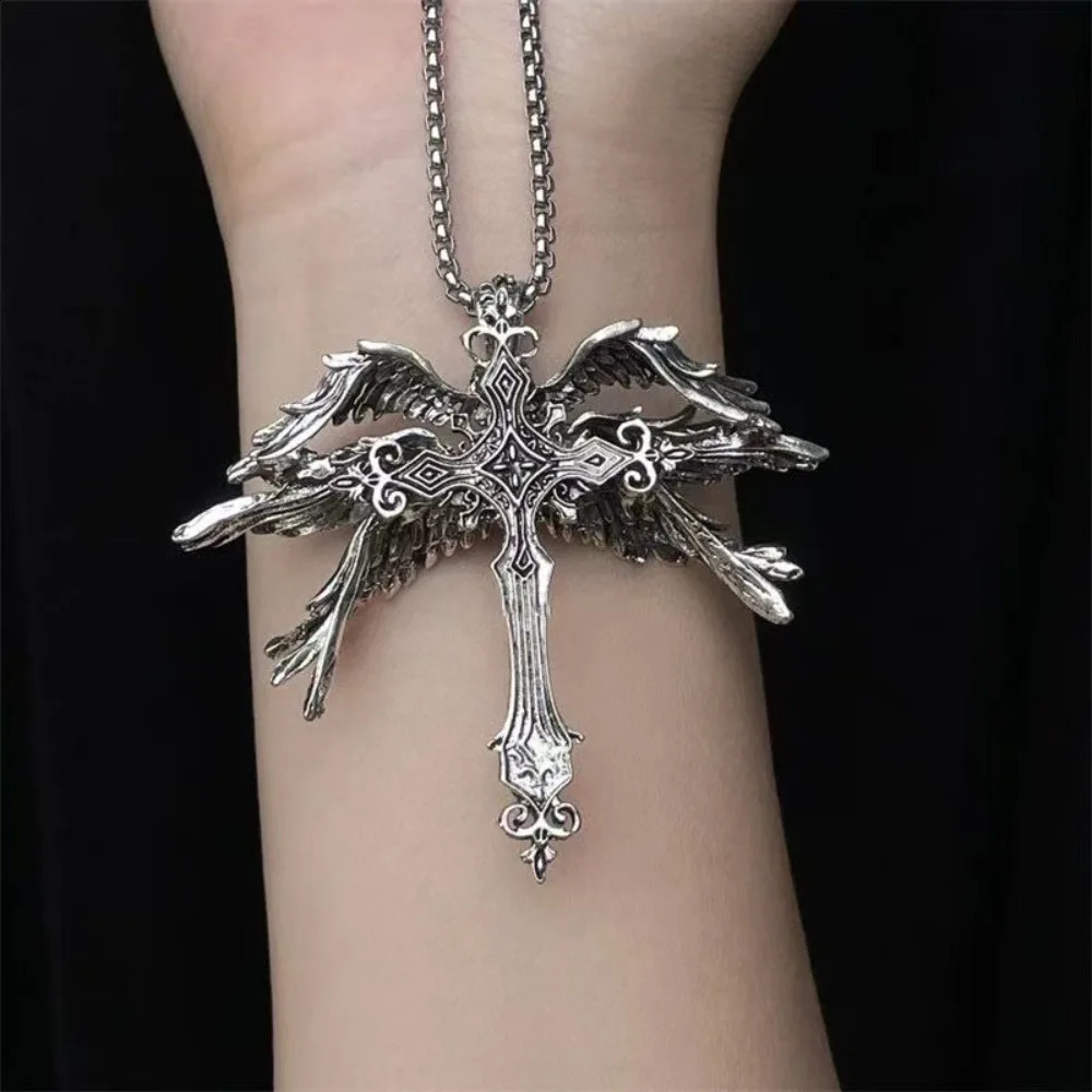Retro Gothic Jesus Wings Cross Pendant Necklace Jewelry for Men Women Large Vintage Dark Punk Religious Amulet Necklaces Gifts 250915