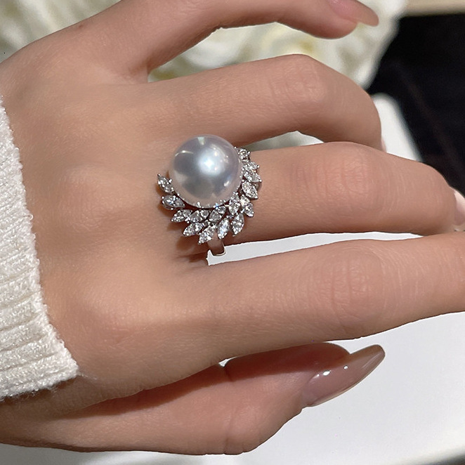 Natural Shell Pearl INS Light Luxury Niche Inlaid Diamond Flower Shape Comparable to Pearl Open Ring for Women Fashion Index Finger Jewelry