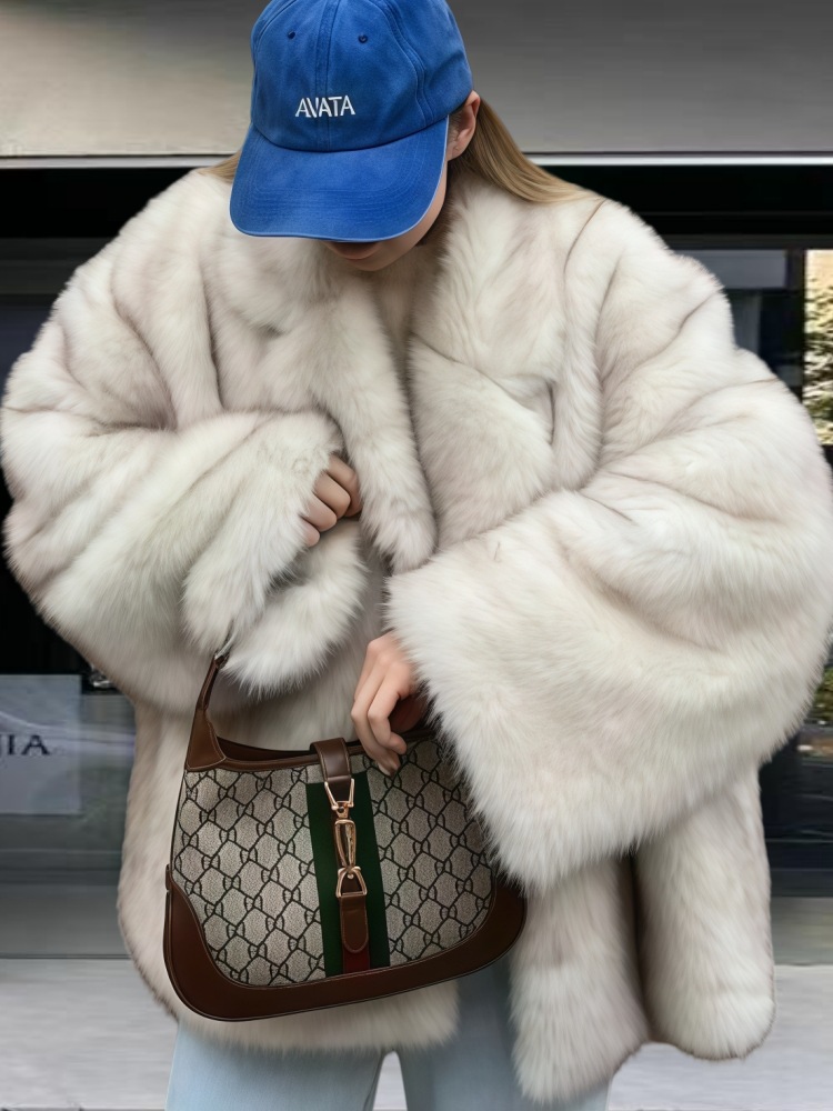 Neo Mint 2025 Winter Ins Hot Fashion Girls Oversized Gradient Fur Coat Women Thick Warm Outerwear Fluffy Faux Fox Fur Jacket