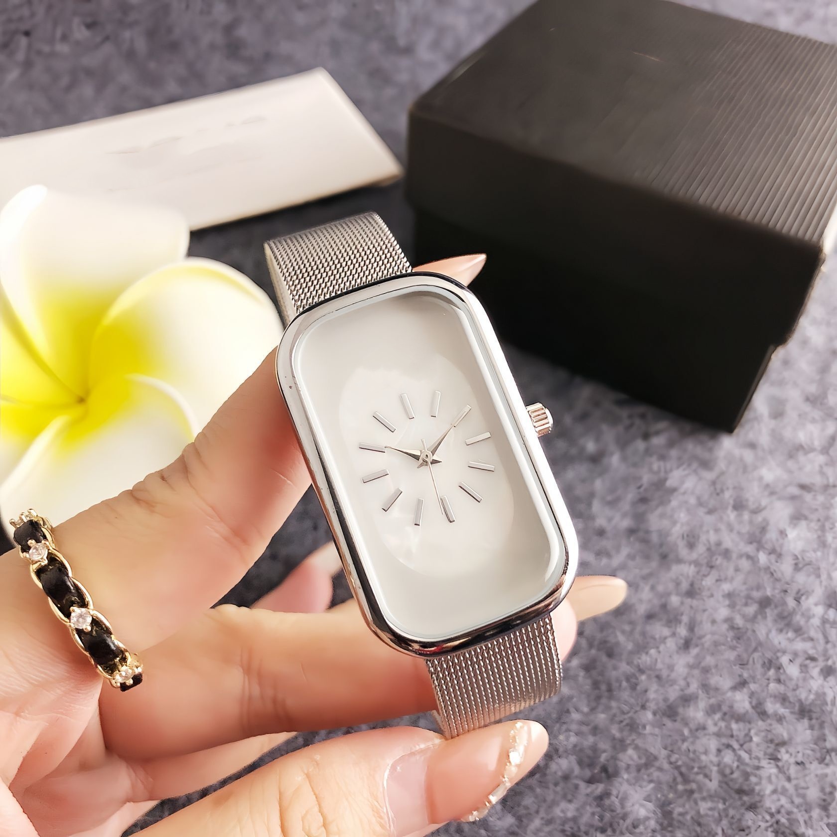 Hot Fashion Women Men Silver Rose Gold Pink Stainless Steel Bear White Shell Heart Square Electronic Watch Pulsera Wire Bracelet Span Jewelry Gift