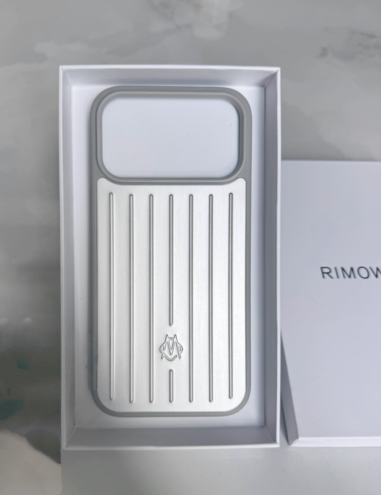 2025 newest for iPhone 17 16promax titanium gold mobile phone case luggage 16pro magnetic case 6.7 inch protective case new fashion special edition protective case