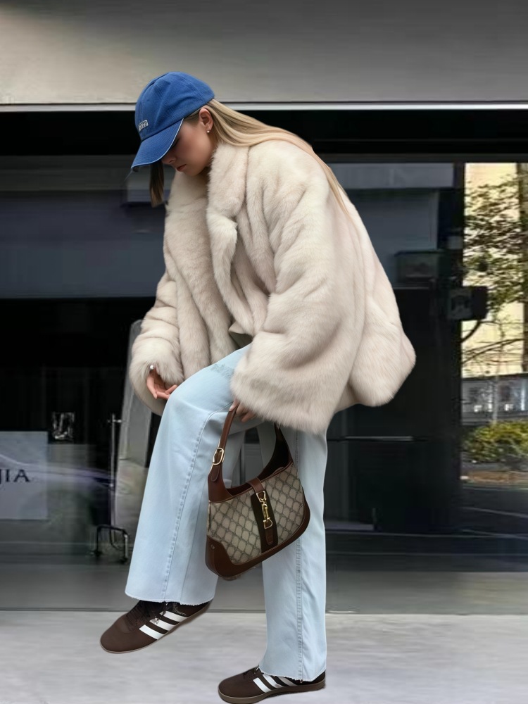 Neo Mint 2025 Winter Ins Hot Fashion Girls Oversized Gradient Fur Coat Women Thick Warm Outerwear Fluffy Faux Fox Fur Jacket