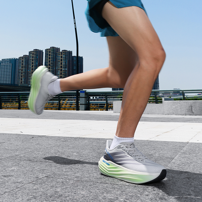 Unisex Lightweight Breathable Running Shoes for Men - Spring/Summer Collection