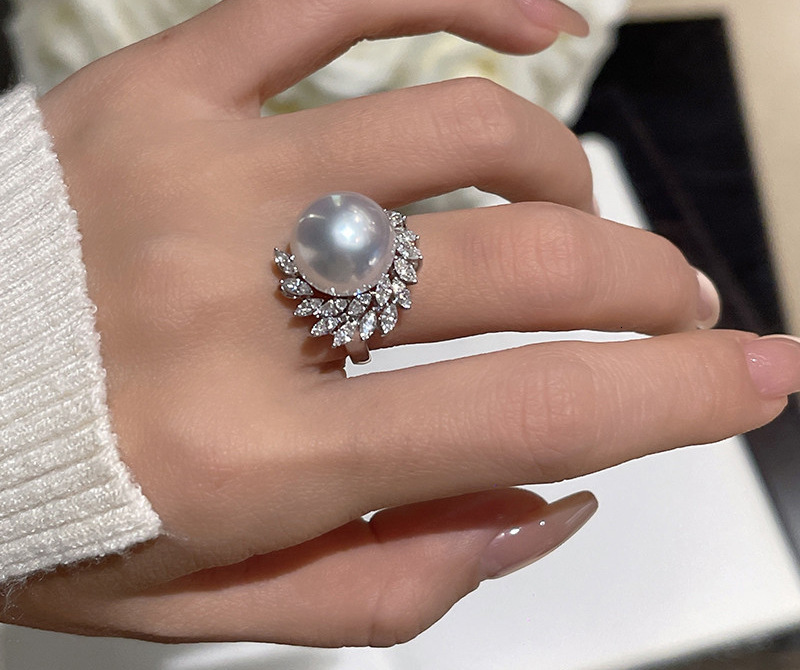 Natural Shell Pearl INS Light Luxury Niche Inlaid Diamond Flower Shape Comparable to Pearl Open Ring for Women Fashion Index Finger Jewelry
