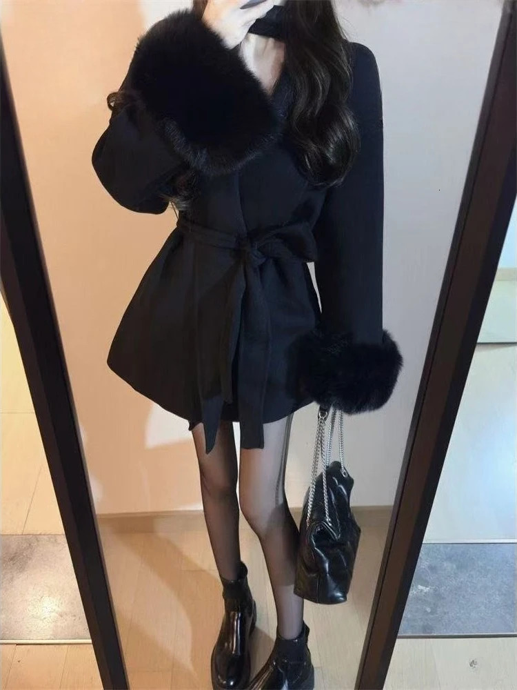 French Style Elegant Loose Wool Coat Women Autumn Winter Solid Fur Patchwork Fashion Blends Hepburn Vintage Cape Wool Jackets 250915