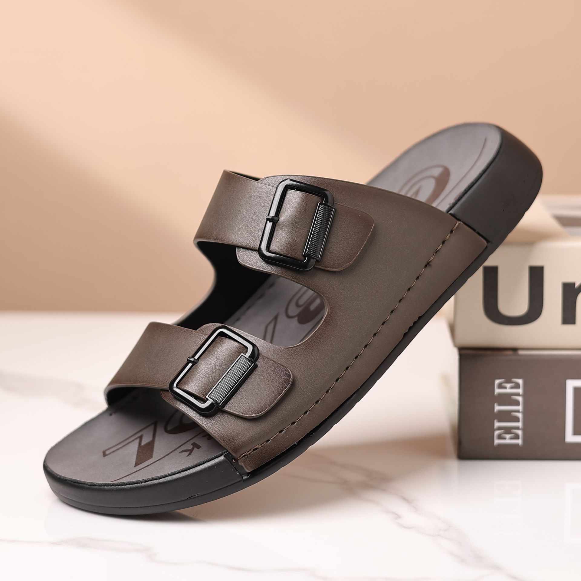 Designer Slippers 2025 New Summer Breathable Men's Leather Cool Slippers Two-in-one Soft sole Casual Beach shoes Free shipping