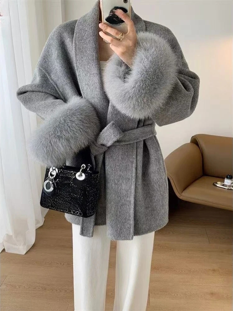 French Style Elegant Loose Wool Coat Women Autumn Winter Solid Fur Patchwork Fashion Blends Hepburn Vintage Cape Wool Jackets 250915