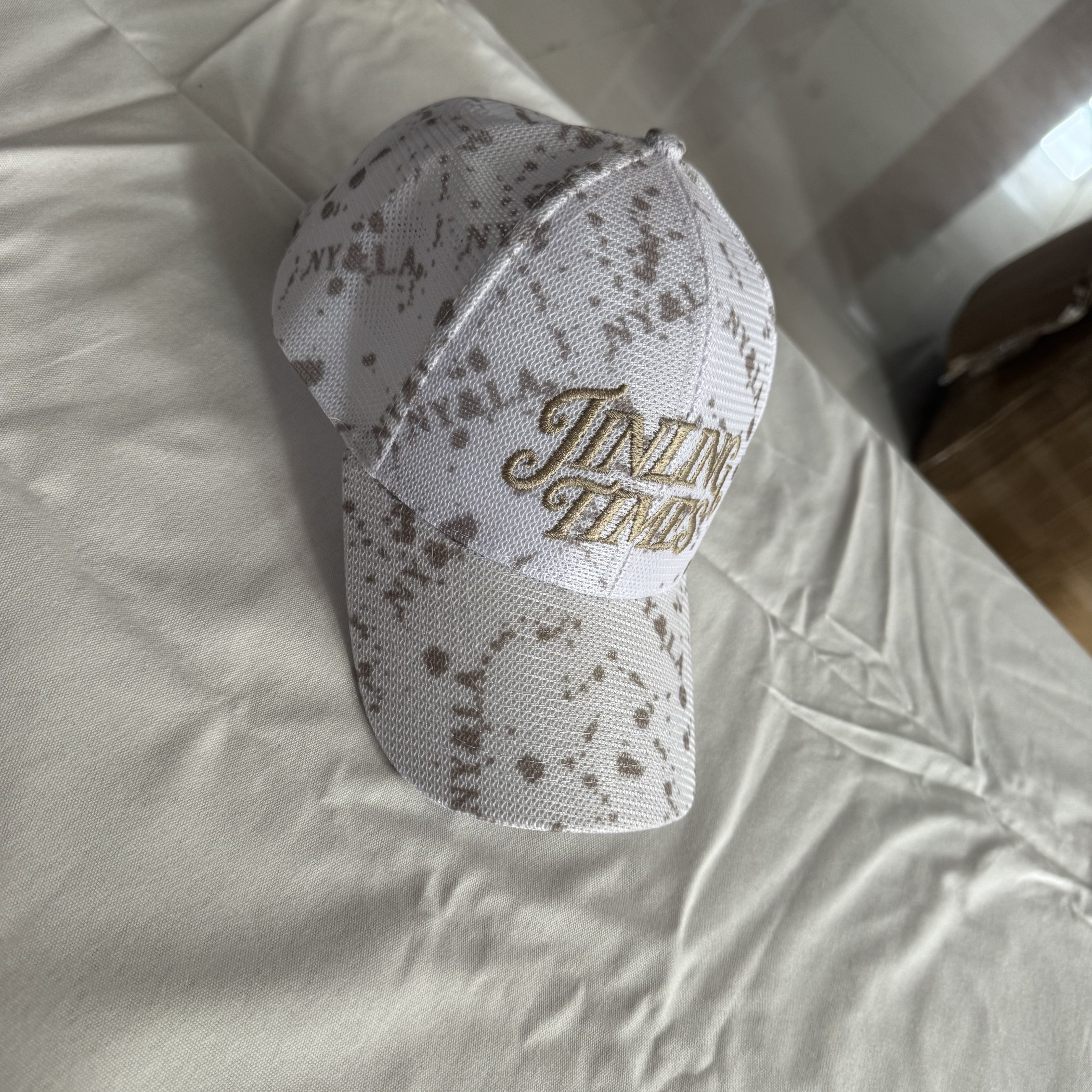 Full-embroidered gold-embossed baseball cap, 100% polyester truck driver baseball cap, embroidered custom sports sun hat cap