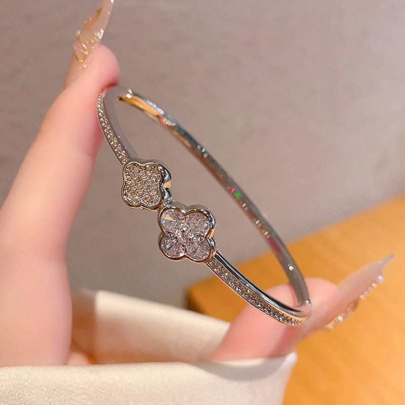 Gold Tone Crystal Flower Bangle Bracelet With Sparkling Accents Stylish Holiday Jewelry And Gift For Her High Quality And Fashion Accessory 4 leaf clo