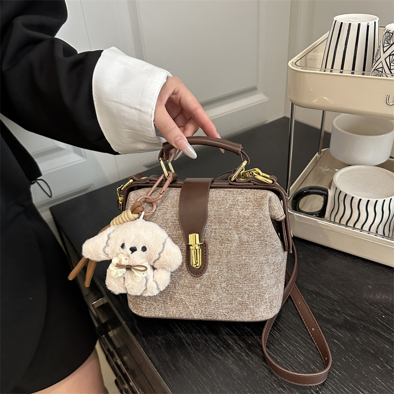 Handmade Retro Style Women s Shoulder Bag design For Commuting Large Capacity Textured Cowhide Women s Crossbody Bag Autumn New Designer Bag