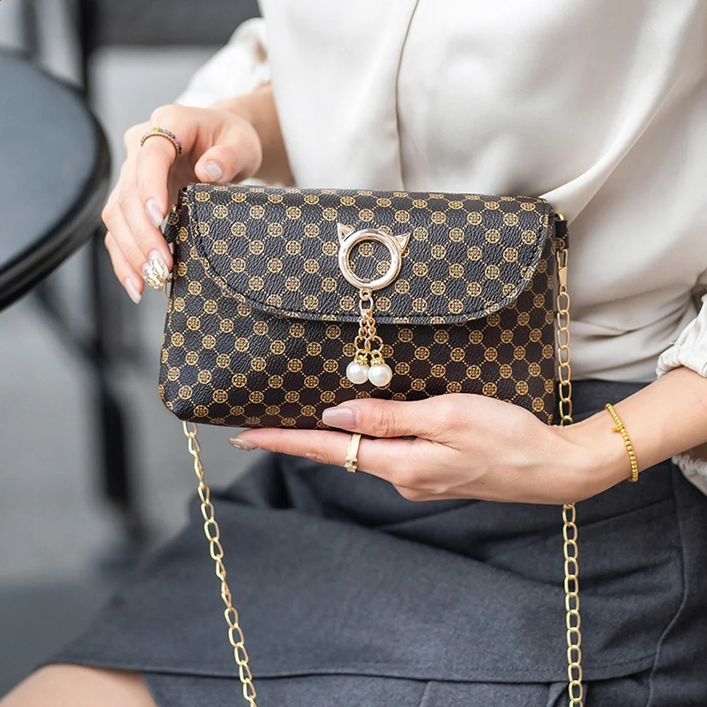 Diamond Print Cat Crossbody Bag Womens Square Shoulder Purse with Pearl Pendant Trendy Small Handbag 250916