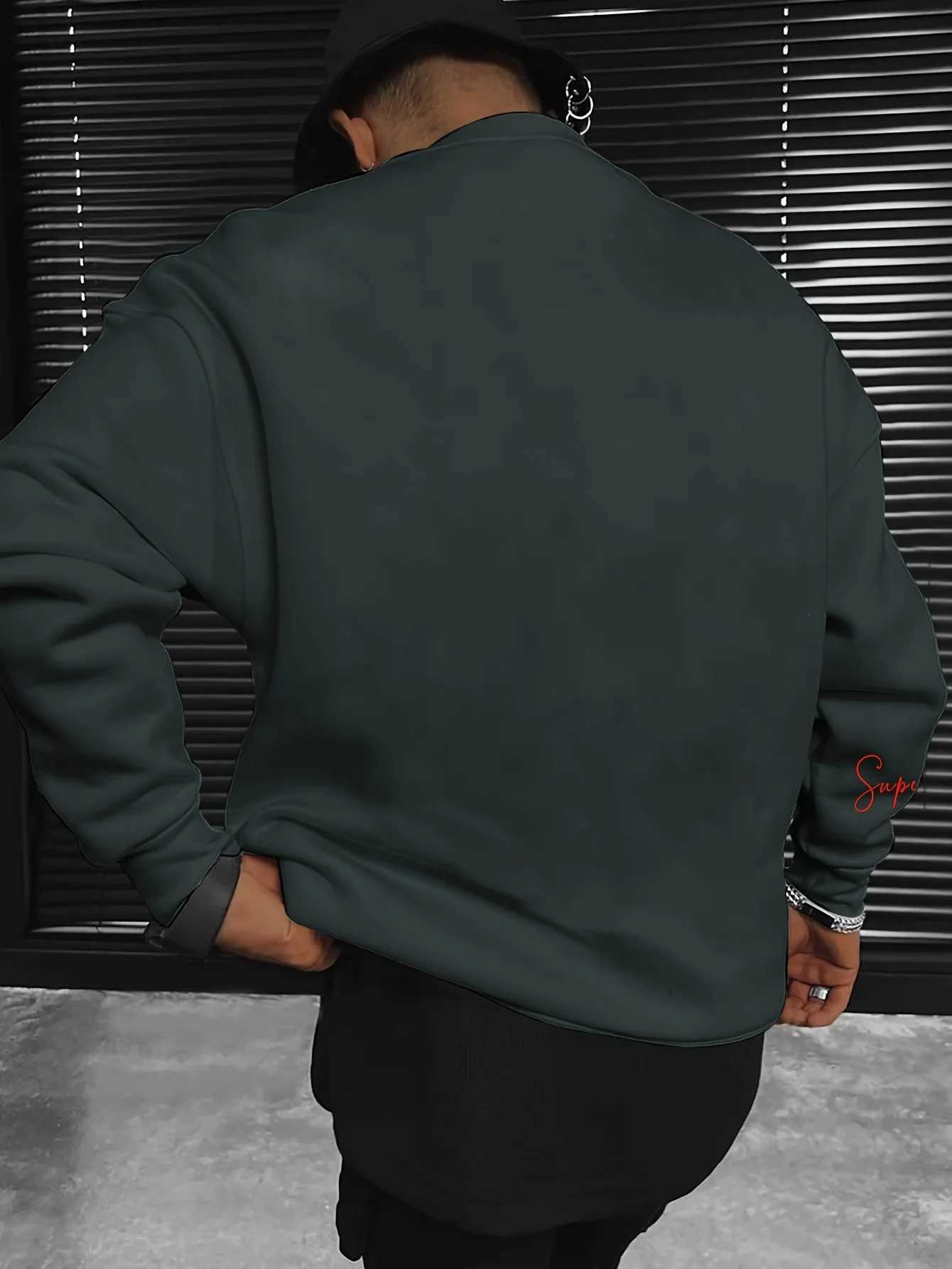 Mens autumn and winter fashionable casual loose cool bear graphic print fleece pullover long sleeved round neck sweatshirt Z250916