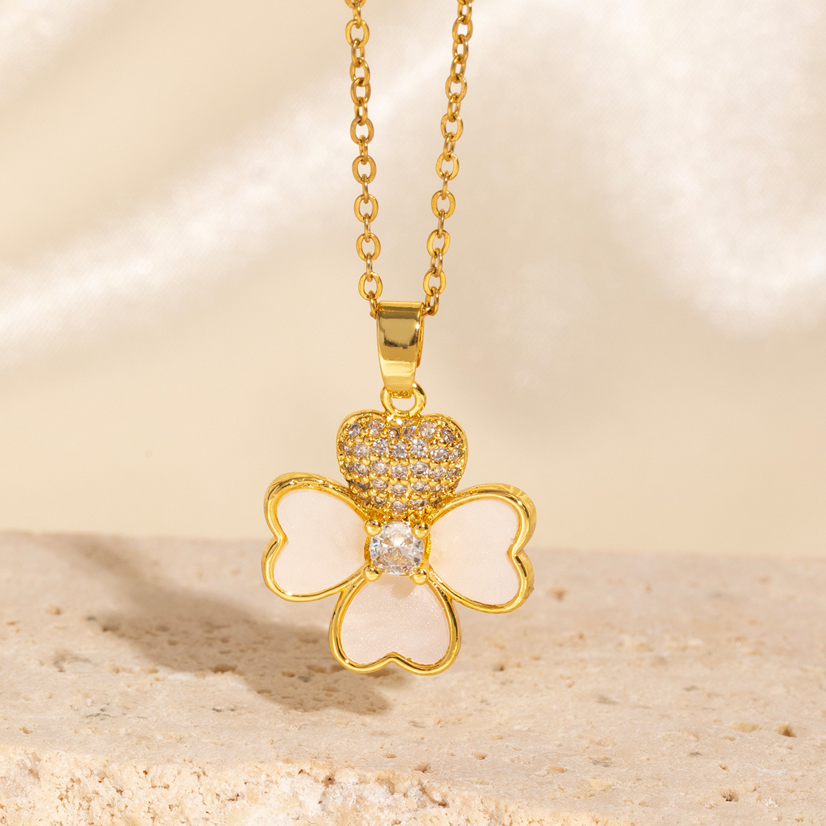 Gold-Toned Clover-Shaped Pendant Necklace With Pearlized Petals And Rhinestone Detail Delicate Daily & Elegant Jewelry Gift For Her High-Quality Acces