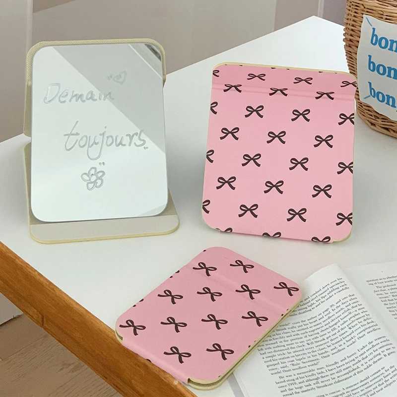 Desktop Makeup Mirror Floral PU Leather Simple Portable Handheld Makeup Mirror Foldable Student Compact Cute Pocket Mirror C250916