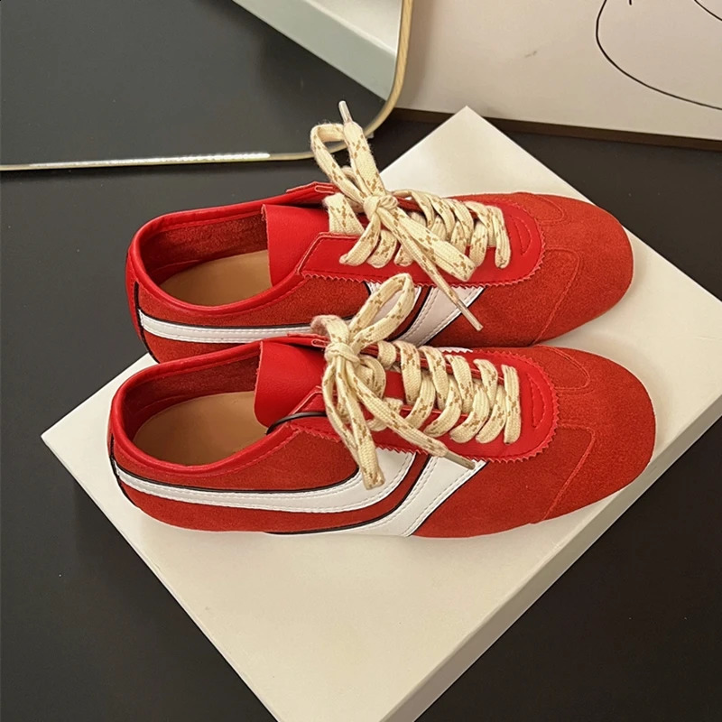 German Training Shoes Women 2025 Women Sneakers Flat Laceup Retro Large Size Forrest Gump Shoes Women 250920