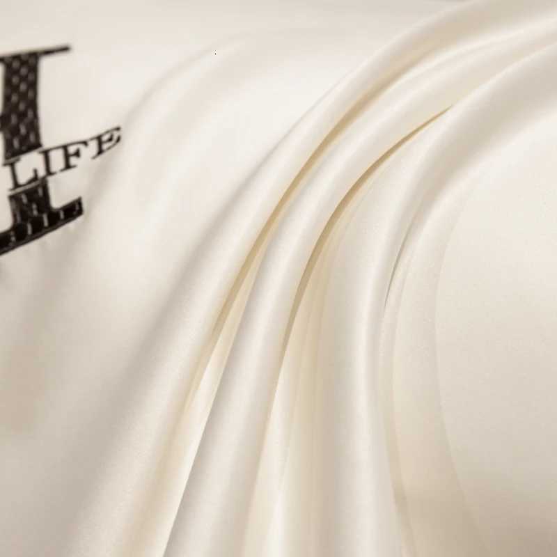 Luxury 100 Washed Silk Summer Quilt Embroidery Smooth Ice Cooling Comforter for Bed Silky Solid Blanket Soft Cool Summer Blanket Y250916