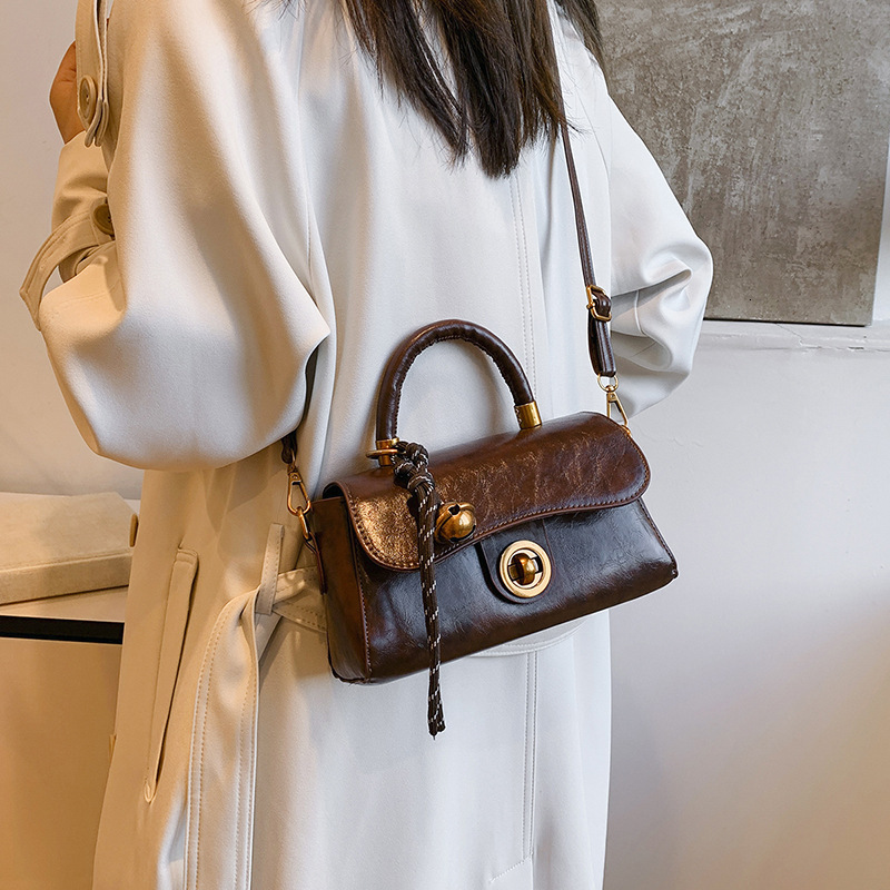 French Retro Style Handbag Elegant Women's Shoulder Bag New Minimalist Small Square Bag 2025 Autumn New Designer Bag Women's Crossbody Bag Fashionable