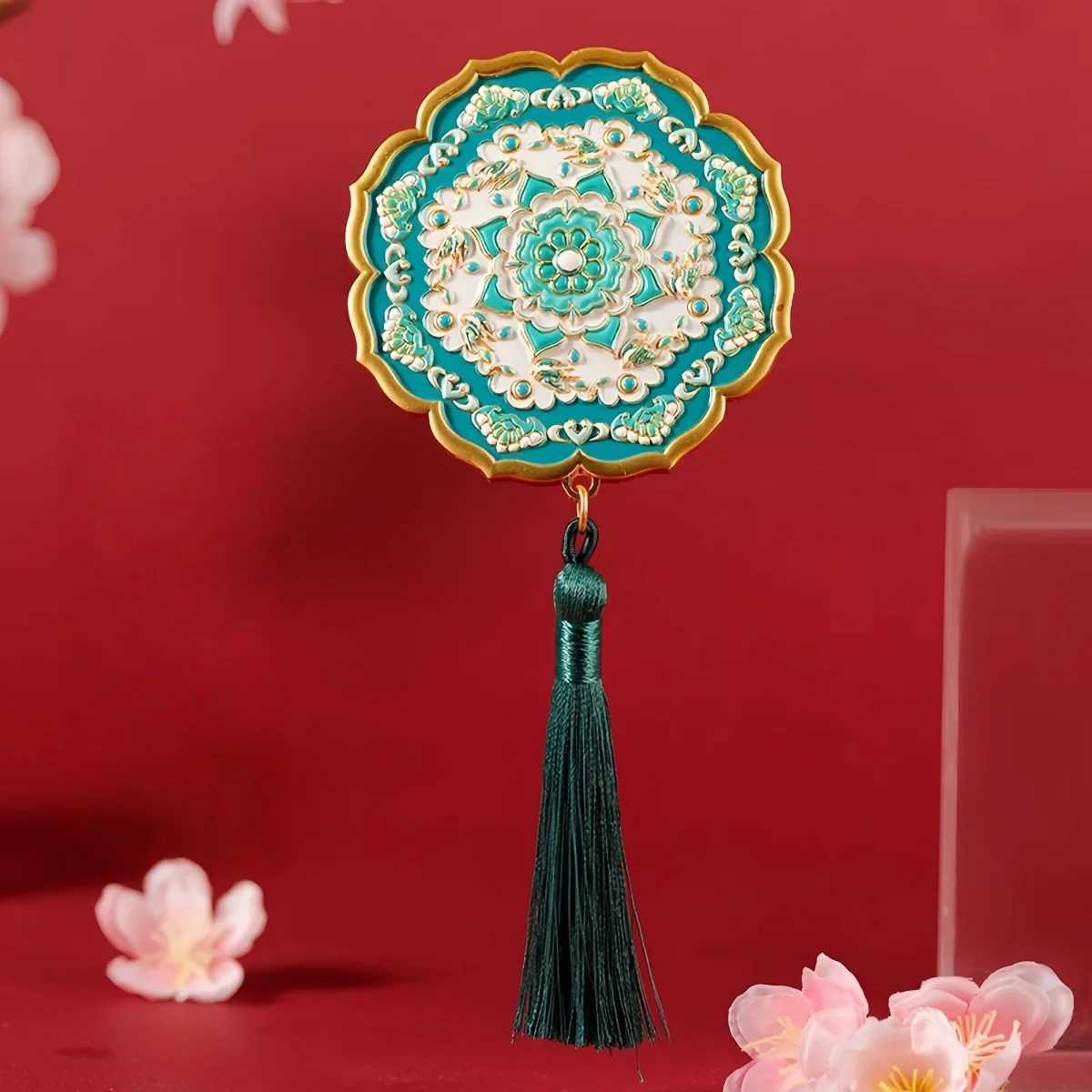 Handheld Makeup Mirror for Women Creative Chinese Style Tassel Mirror Luxurious Gift Box Holiday Gift for Women Makeup Mirror C250916
