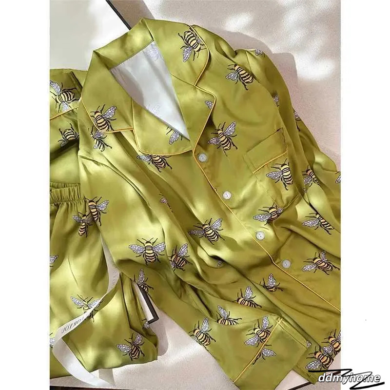 Bee Print Women's Pama Set - Faux Silk Satin 2-Piece Pyjama Long Sleeve Sleepwear For Spring/Autumn