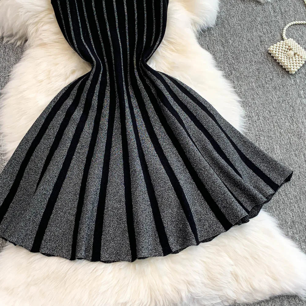 2025 Summer Mature Style Sleeveless Knitted Mini Dress Women Clothing Elegant Square Collar Stripe Backless Slim Short Dresses 250916 C260312