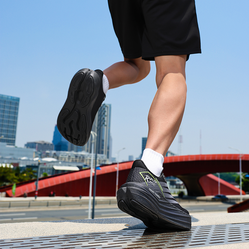 Unisex Lightweight Breathable Running Shoes for Men - Spring/Summer Collection