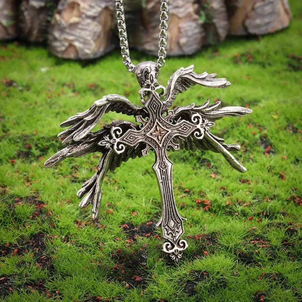 Retro Gothic Jesus Wings Cross Pendant Necklace Jewelry for Men Women Large Vintage Dark Punk Religious Amulet Necklaces Gifts 250915