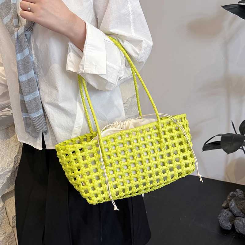 Vegetable basket women straw bags female summmer beach bag lady travel bags designer handbag handmade woven rattan bag shoulder L250916