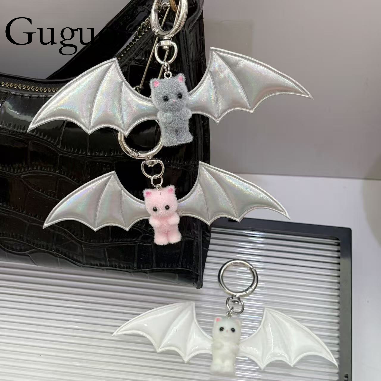 Guguo Free Shipping New Designer Bag Accessories Sweet And Spicy Girl Bear Wings Keychain Black And White Bat Bag Pendant Mobile Charm Halloween Acces