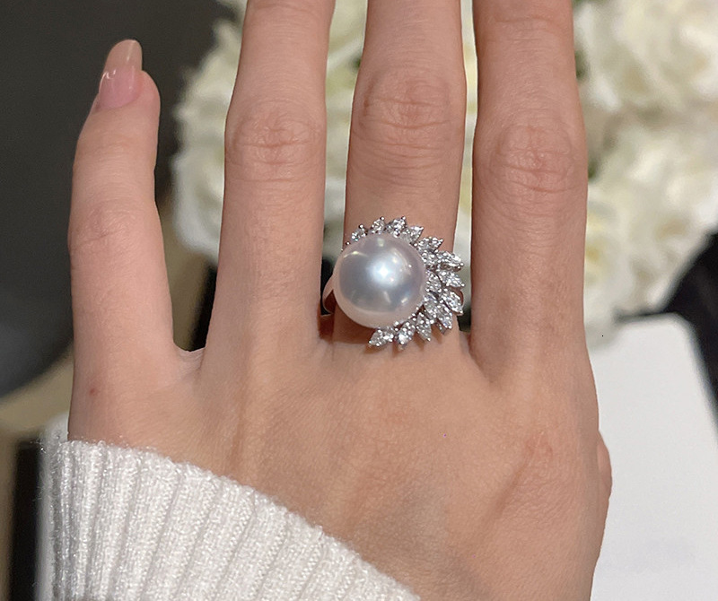 Natural Shell Pearl INS Light Luxury Niche Inlaid Diamond Flower Shape Comparable to Pearl Open Ring for Women Fashion Index Finger Jewelry