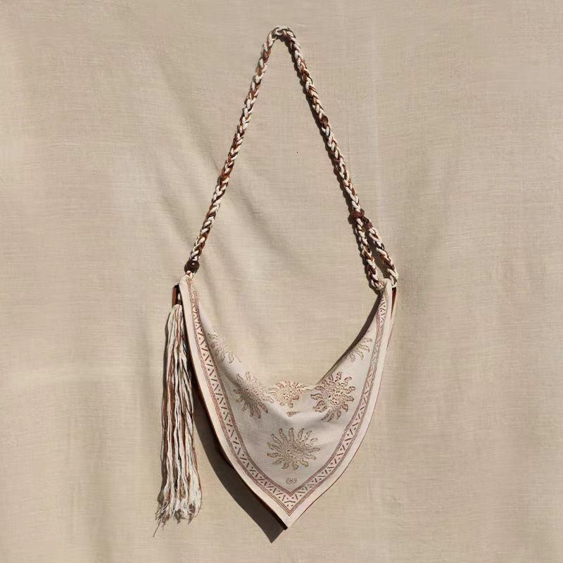 French retro style scarf niche women s shoulder bag commuting design bag beach vacation bag women s crossbody bag autumn new designer bag