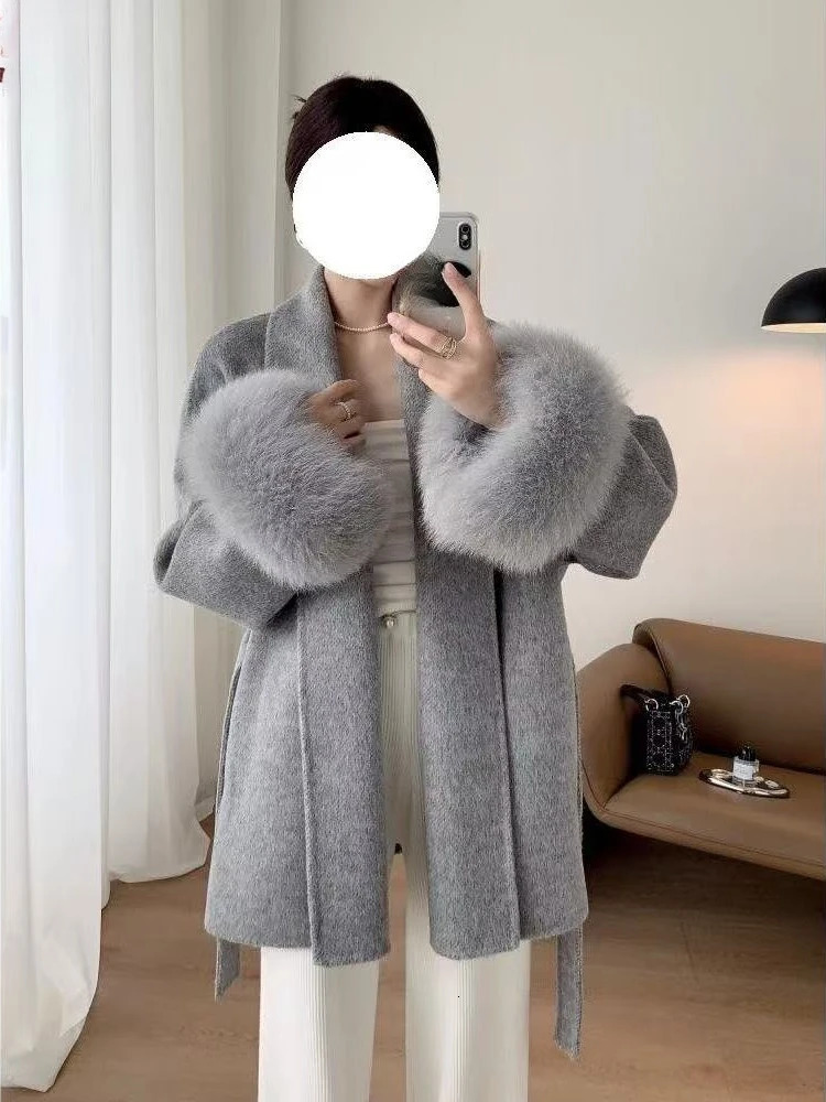 French Style Elegant Loose Wool Coat Women Autumn Winter Solid Fur Patchwork Fashion Blends Hepburn Vintage Cape Wool Jackets 250915