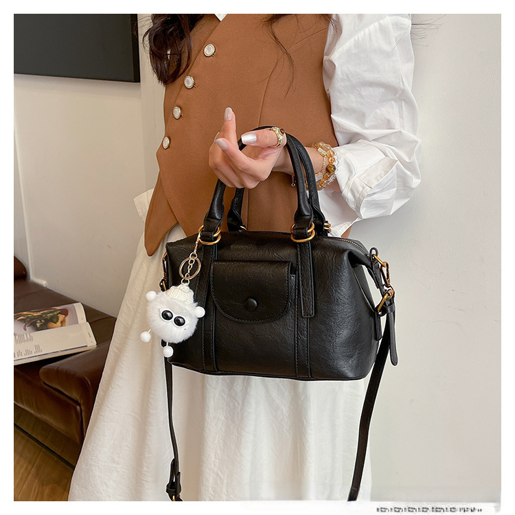 French retro style women design s shoulder bag new fashionable women s crossbody bag cute pendant handbag autumn new designer bag