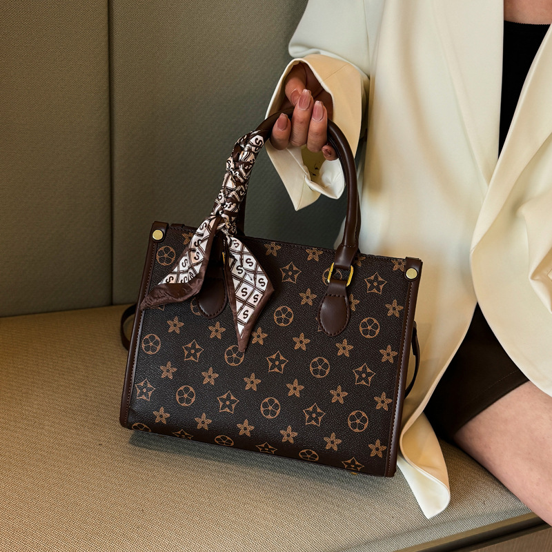 2025 New Women's Large Capacity Tote Bag Fashion Commuter Elegant Shoulder Handbag Casual Versatile