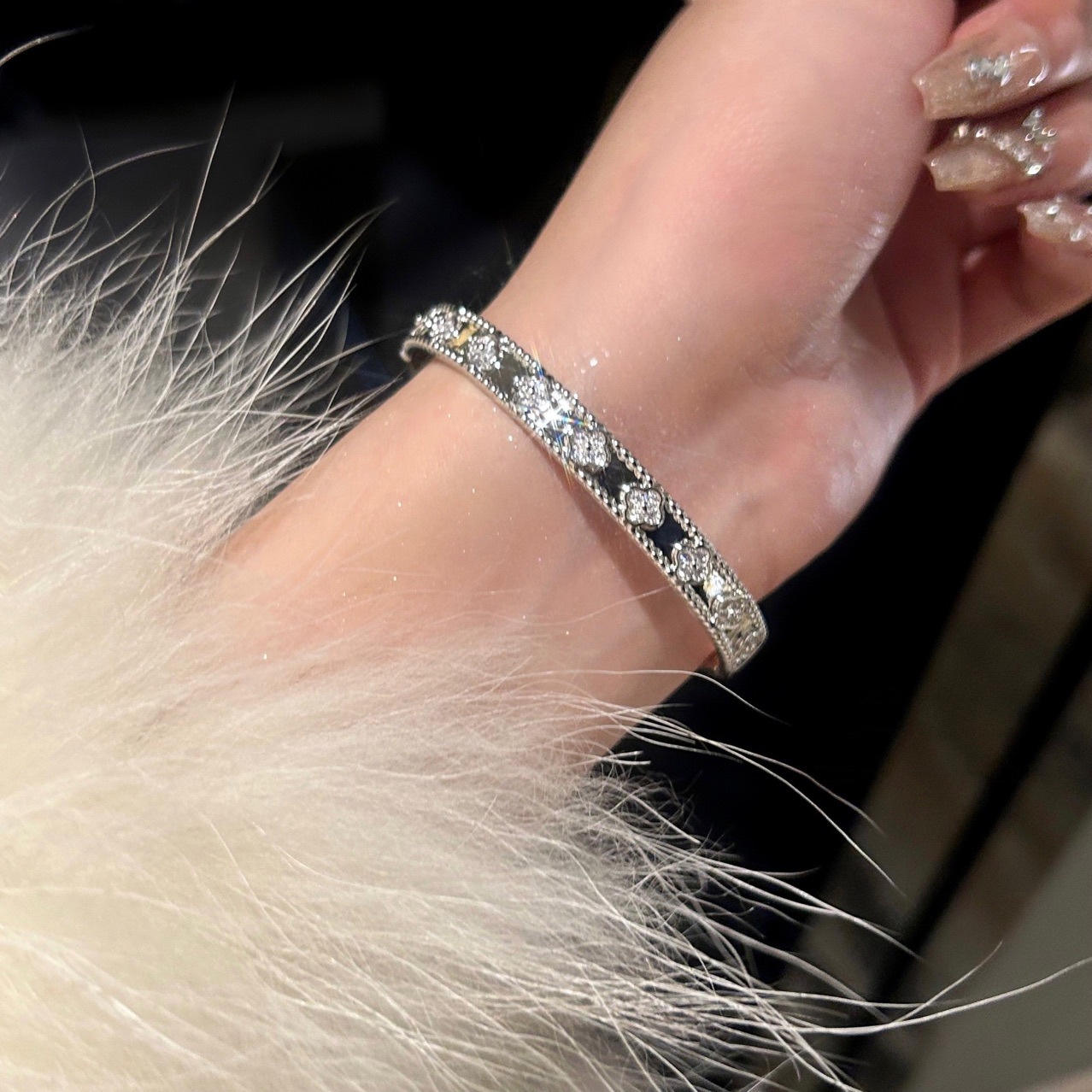 Gold Tone Crystal Flower Bangle Bracelet With Sparkling Accents Stylish Holiday Jewelry And Gift For Her High Quality And Fashion Accessory 4 leaf clo
