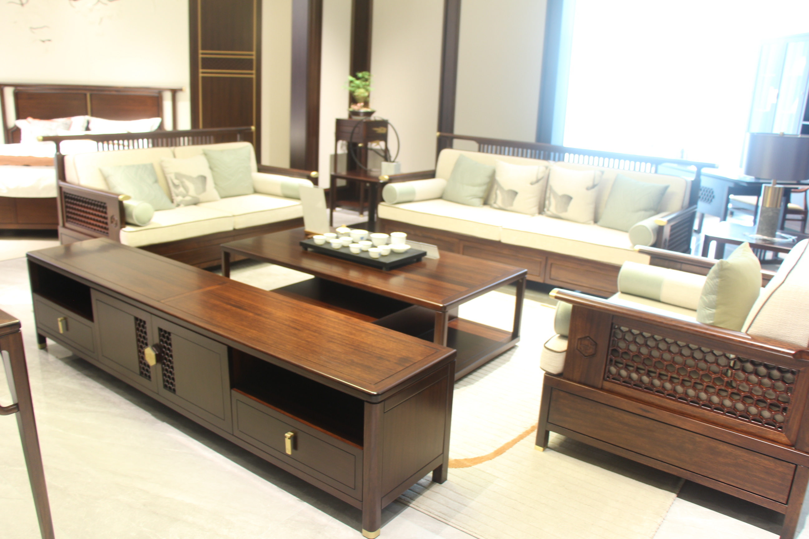 Zhong zhixin The new Chinese-style Ancient style design high-end minimalist sofa uses premium cotton and linen fabric and a solid wood frame