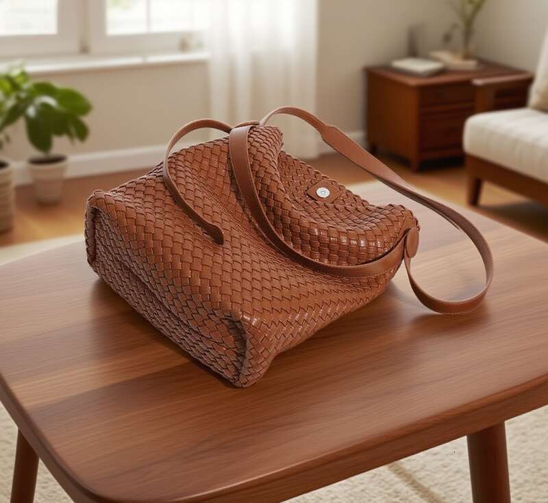 Best Selling Designer Bag Vintage Hand Cowhide Leather Tote Shoulder Bag Crossbody Bag Stylish Woven Design For Everyday Use