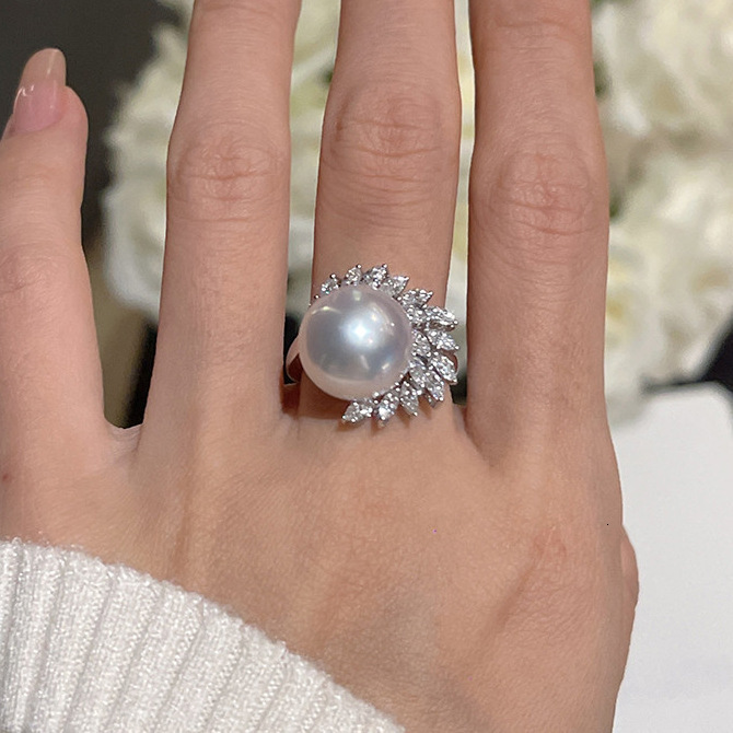 Natural Shell Pearl INS Light Luxury Niche Inlaid Diamond Flower Shape Comparable to Pearl Open Ring for Women Fashion Index Finger Jewelry
