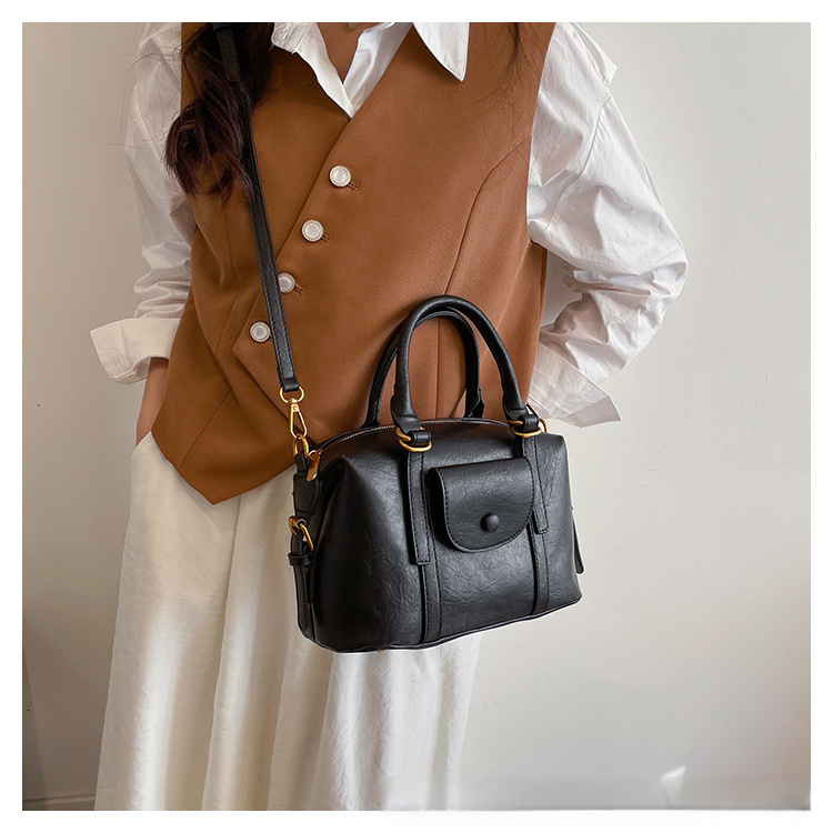 French retro style women design s shoulder bag new fashionable women s crossbody bag cute pendant handbag autumn new designer bag