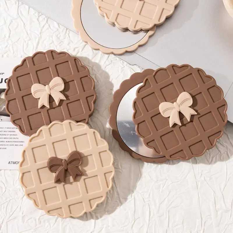 1PCS Waffle Shape Slide DoubleSided Makeup Mirror Portable Compact Pocket Hand Personalized Beauty Cosmetic Party Favor Mirror C250916