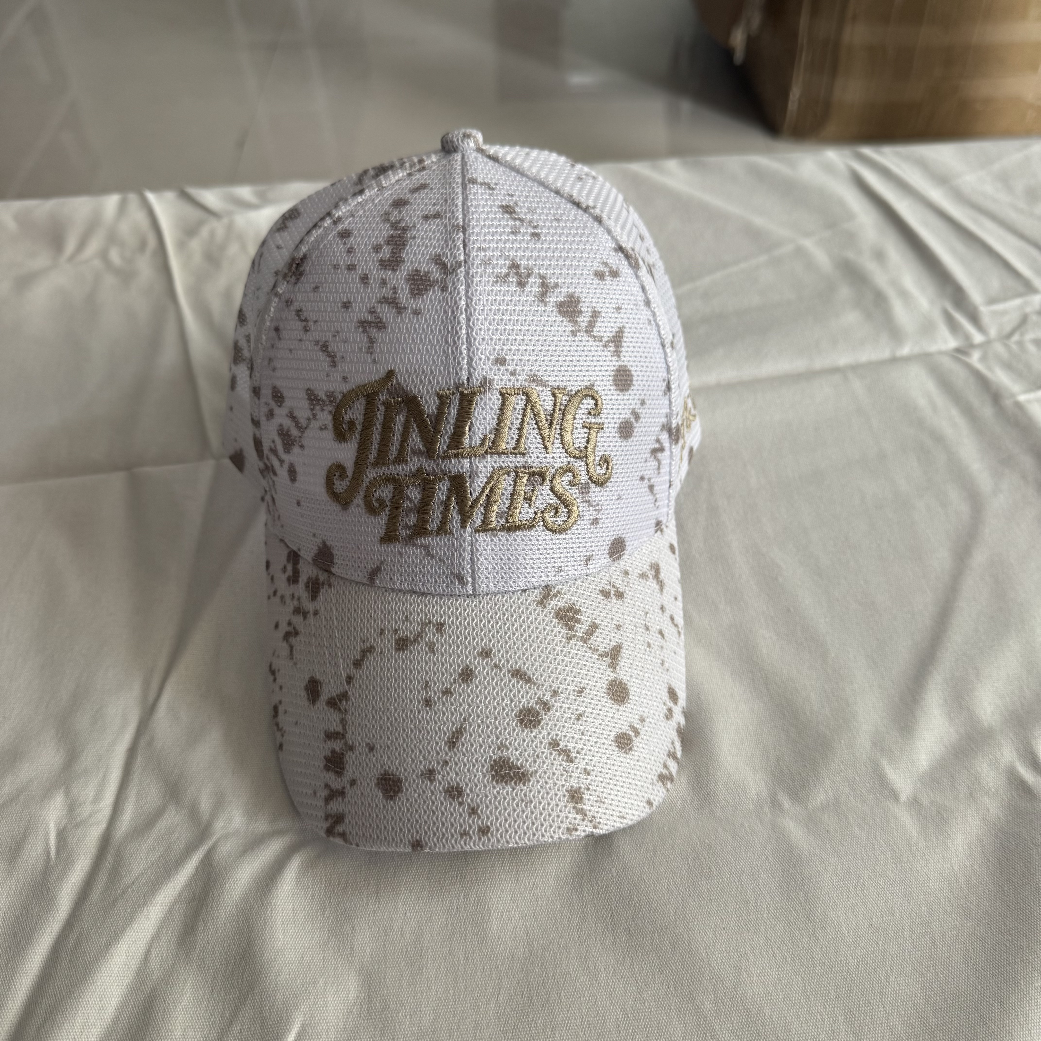 Full-embroidered gold-embossed baseball cap, 100% polyester truck driver baseball cap, embroidered custom sports sun hat cap