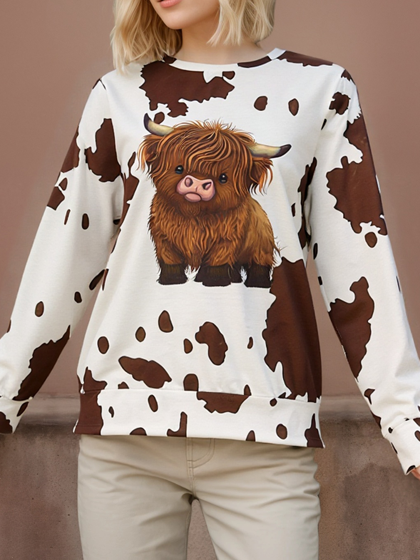 Women's Cute Highland Cow Print Sweatshirt Round Neck Long Sleeve Casual Fashion Pullover Top CF41460