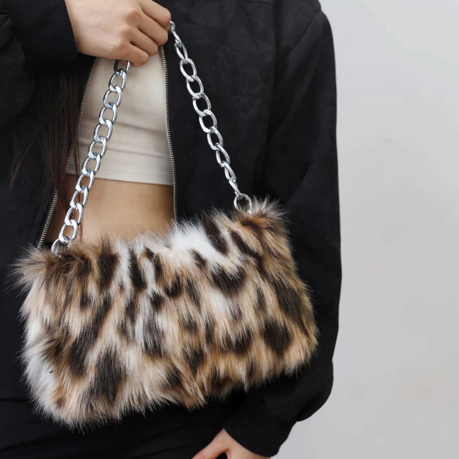 Luxury Leopard Design Plush Underarm Bag for Women Winter Faux Furry Chain Shoulder Bags Female Furry Dinner Purse Handbags L250916