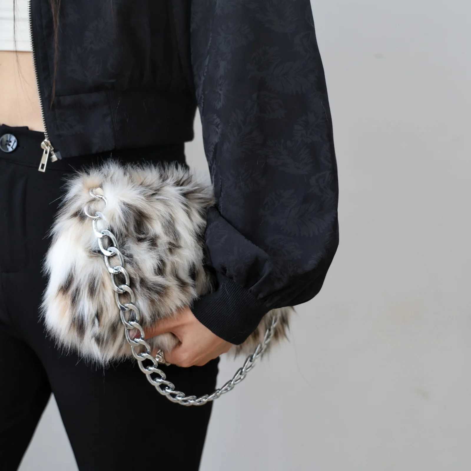Luxury Leopard Design Plush Underarm Bag for Women Winter Faux Furry Chain Shoulder Bags Female Furry Dinner Purse Handbags L250916