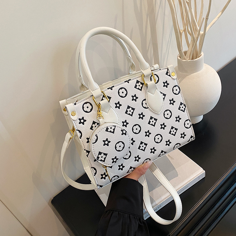 Designer Bag 2025 New Style Light Luxury High-end organ Bag Contrasting Color Printed Letter Hand-held crossbody tote bag Free shipping