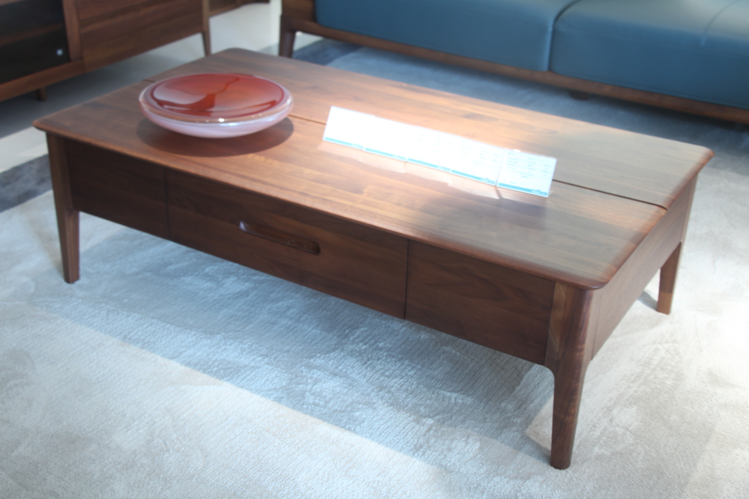 Zhong zhixin Elegant Solid Wood Chinese Style Sofa - High-Quality Furniture for a Natural Living Space