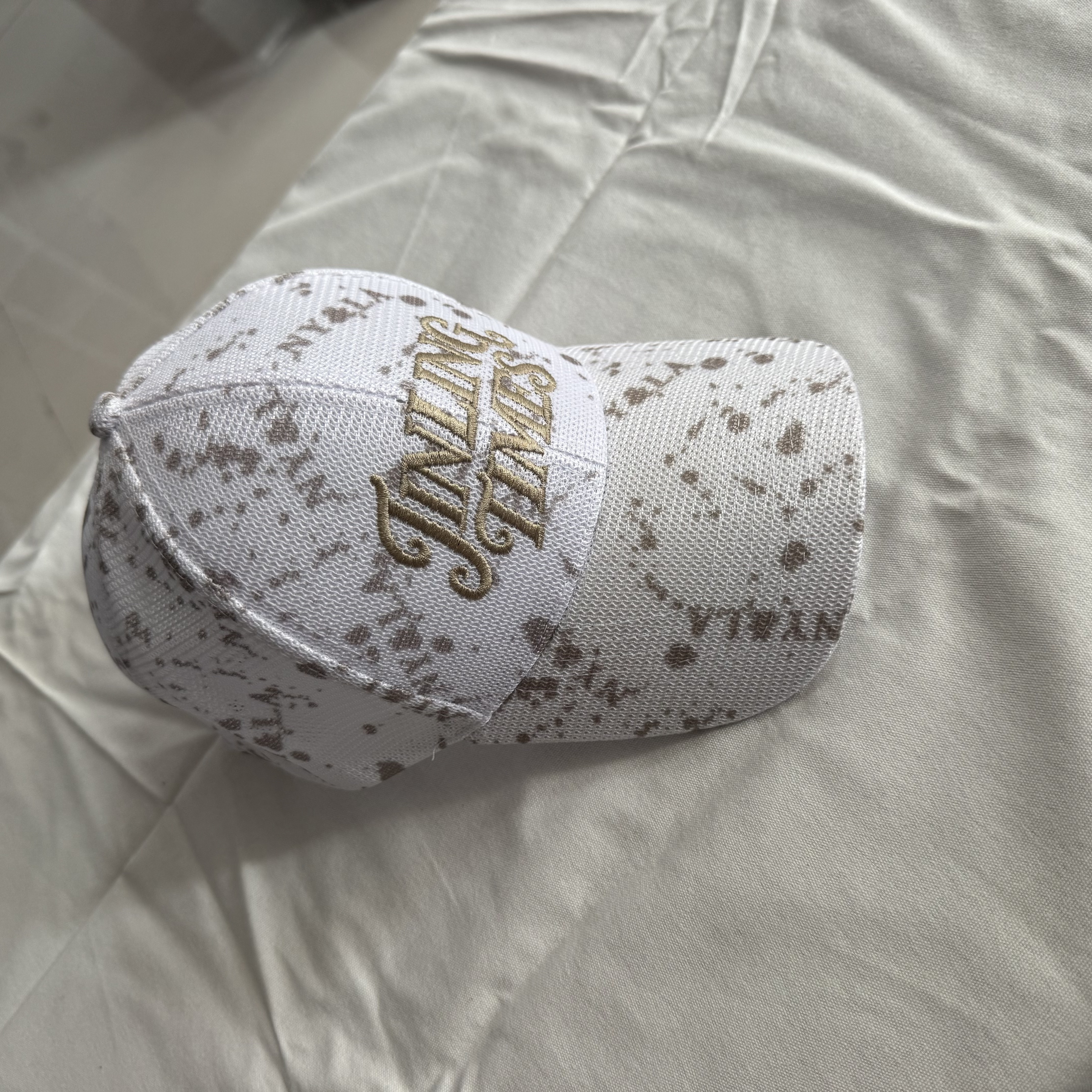 Full-embroidered gold-embossed baseball cap, 100% polyester truck driver baseball cap, embroidered custom sports sun hat cap