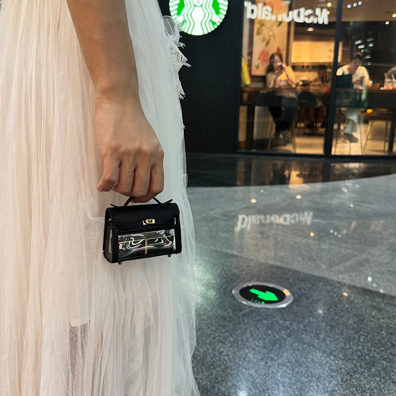 Car Key Case Compatible with Mercedes Porsche Audi Volkswagen Buick Weilai Key Holder for Women 250916