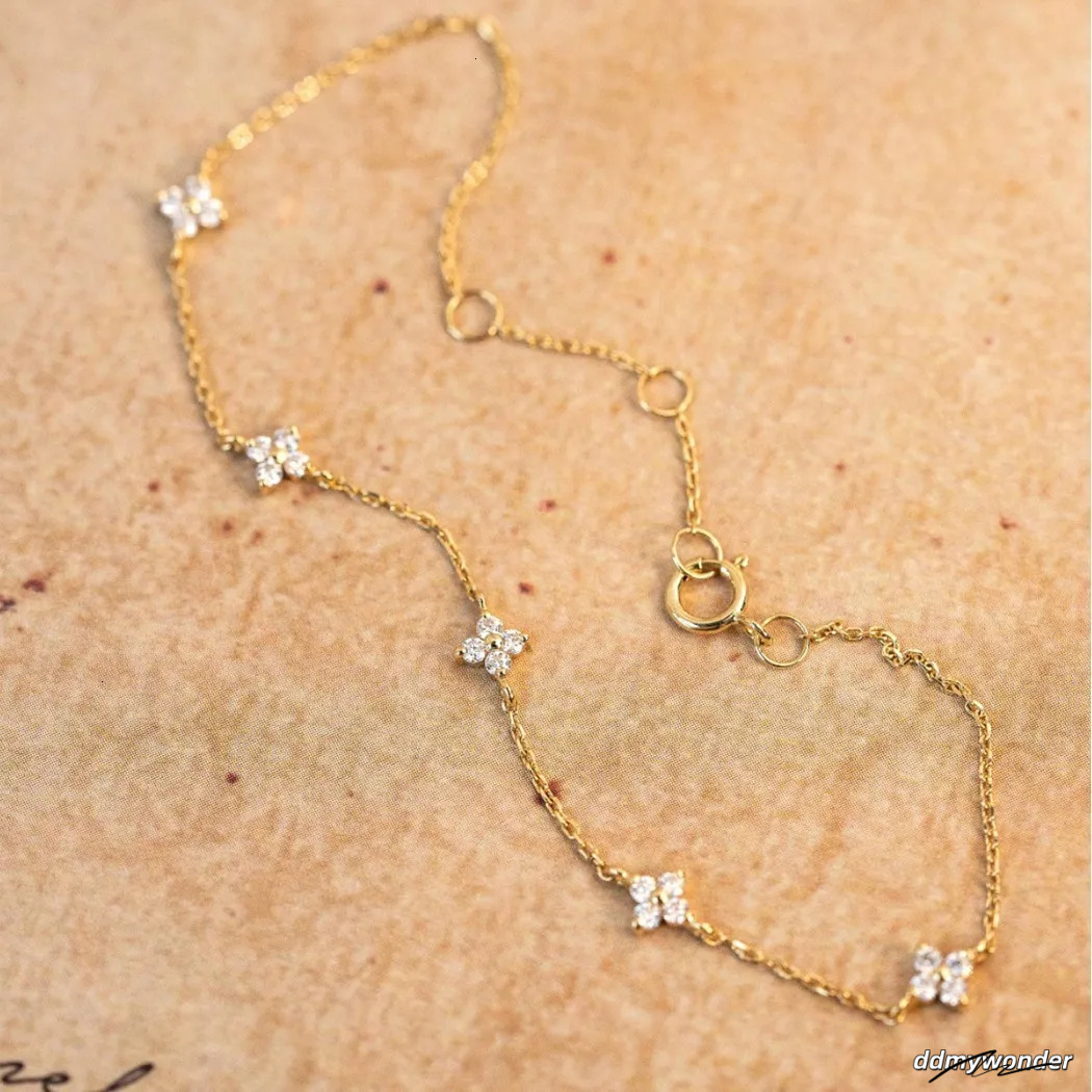 Designer Madam Flowing Light ~ S Plated Gold Four-Leaf Clover Star Bracelet Simple Zircon Pure Sier Women's Commuting ddmywonder